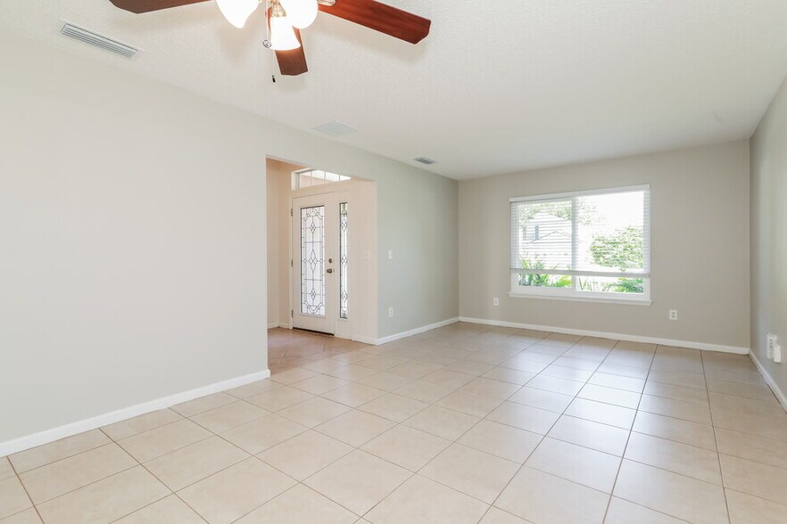 Building Photo - 14444 Woodfield Cir N