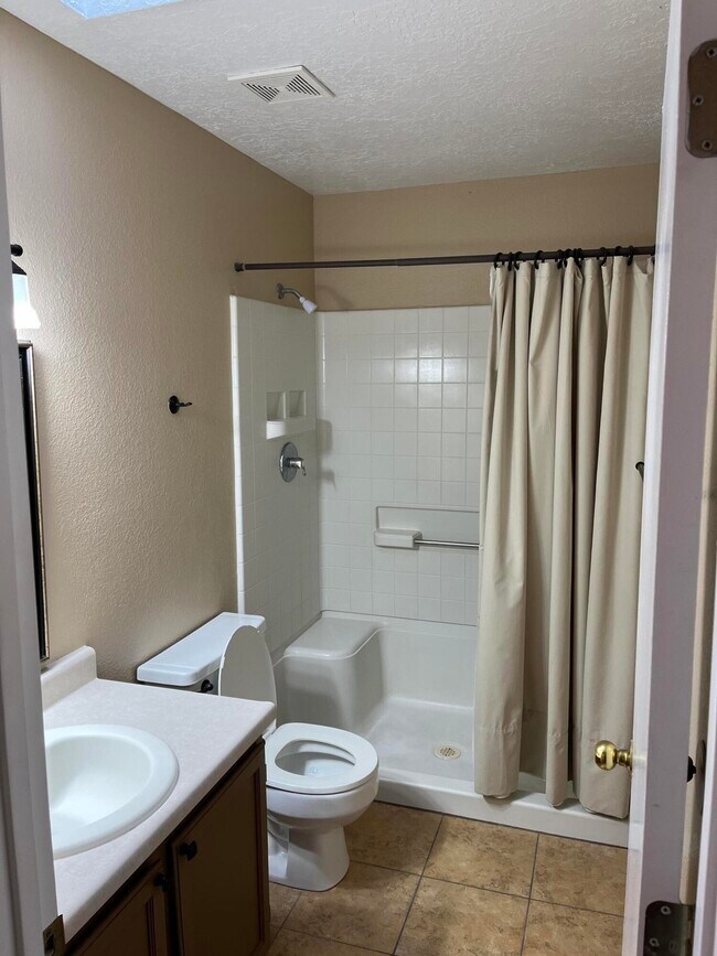 Building Photo - 4985 Butte Pl NW