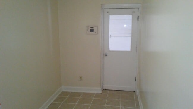 Building Photo - MASON,OHIO - 3 BED, 1  BATH, FAMILY ROOM  $1600  1st month rent free