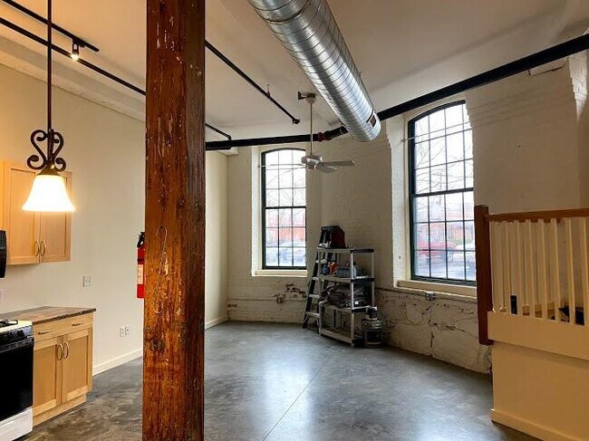 Building Photo - 28 Bayley St