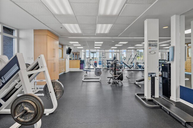 Building Photo - 100 Harborview Dr