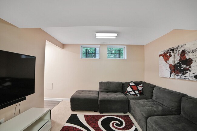 Building Photo - 18420 Shady View Ln