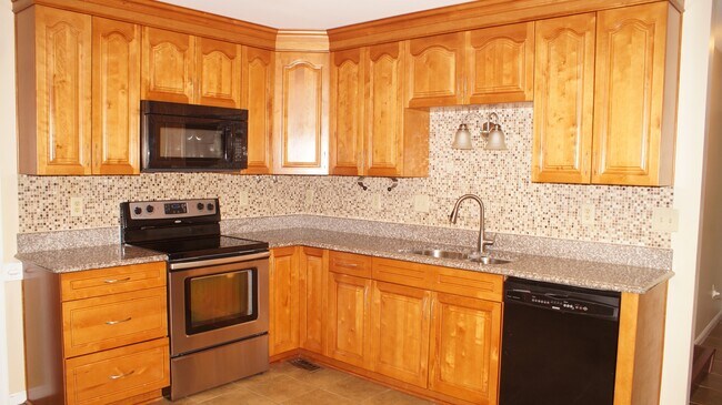 Building Photo - 1221 Clearwater Ln