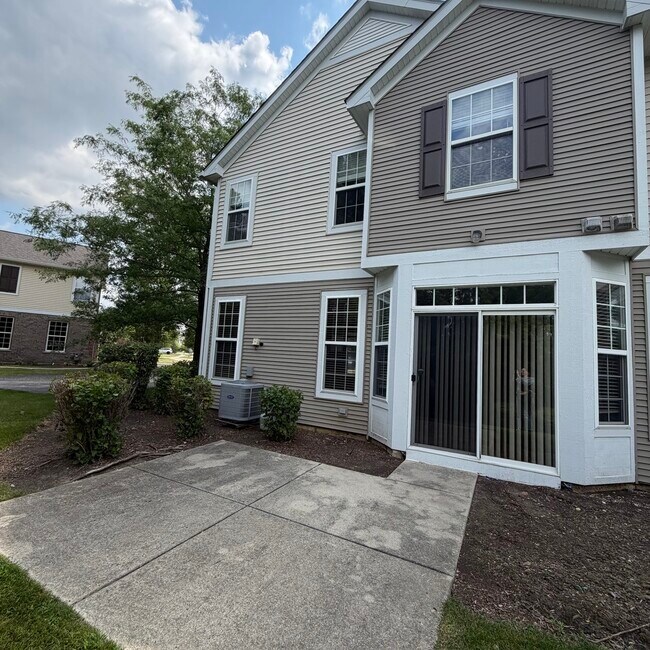 Building Photo - 2620 Williamsburg Dr