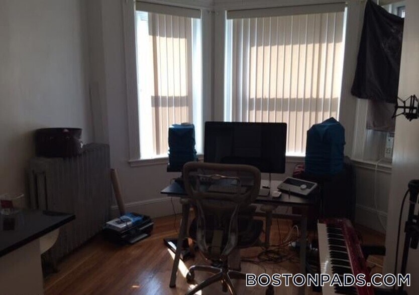 Building Photo - 26 Hemenway St