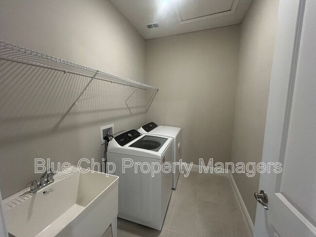 Building Photo - 1125 British Cir