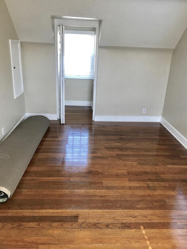 Building Photo - 6295 E Pea Ridge Rd