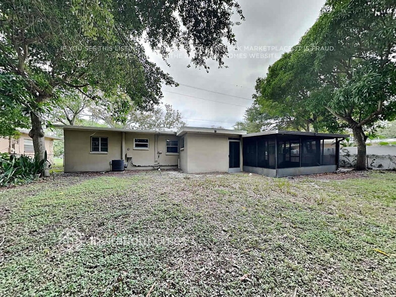 Building Photo - 4504 S Clark Ave