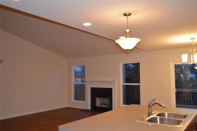 Building Photo - 526 Crystal Stream Dr