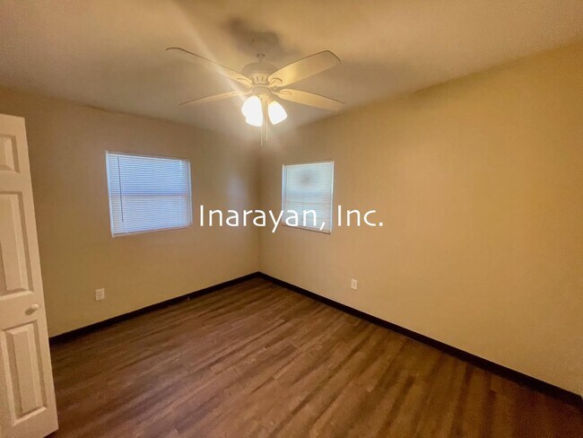 Building Photo - 2204 W Central Blvd