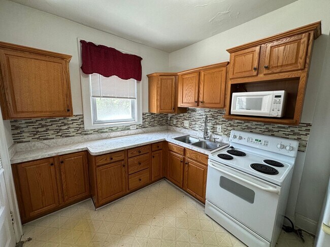 Building Photo - Thurman Ave 273-275 WAG