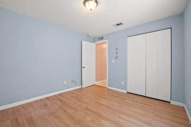 Building Photo - 816 20th St