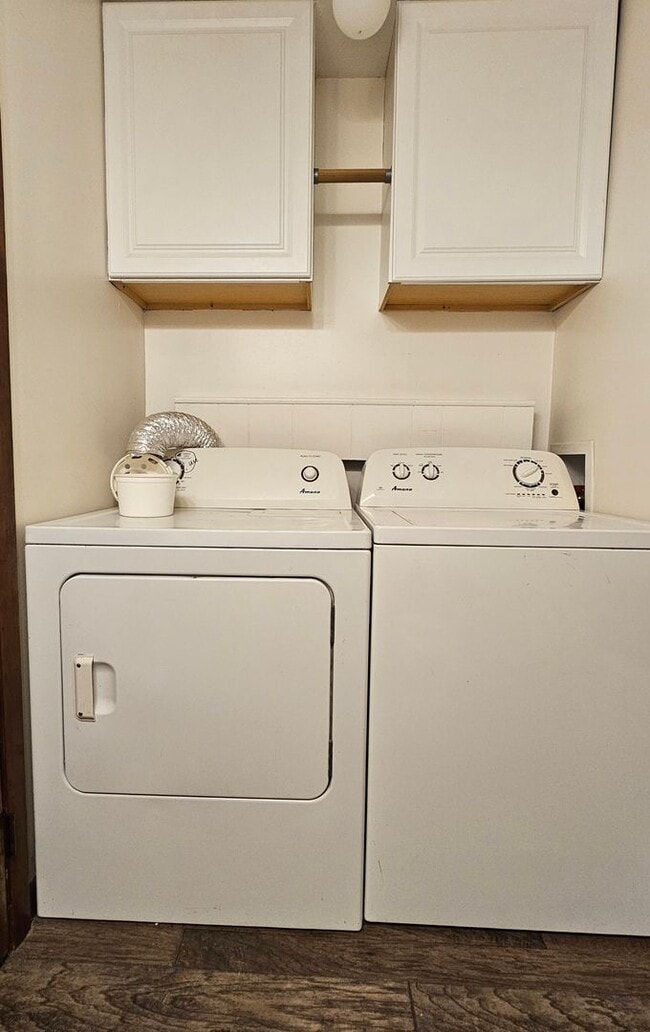 Building Photo - 3306-3308 Shelley Dr