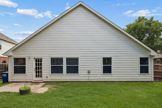Building Photo - 1551 Cedar Springs Dr