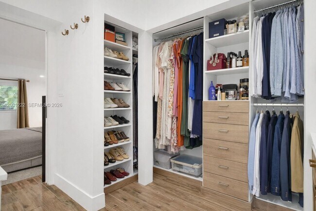 Building Photo - 2311 SW 9th Ave