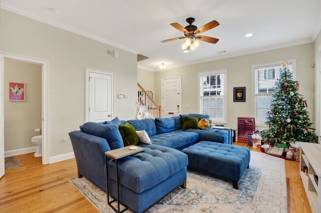 Building Photo - 407 E Hull St