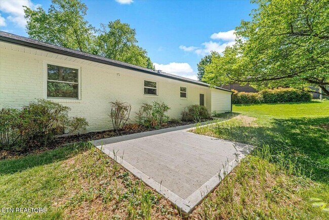 Building Photo - 221 Medford Rd