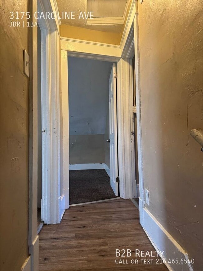 Building Photo - 3175 Caroline Ave