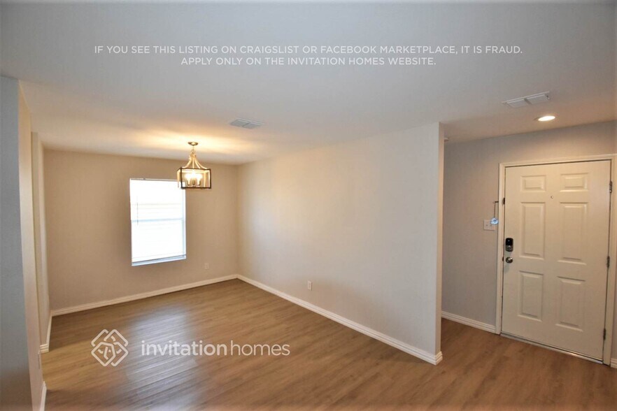 Building Photo - 14133 Esperanza Dr