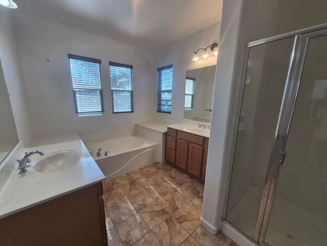 Building Photo - Spacious Four Bedroom, Three Bath Home in ...