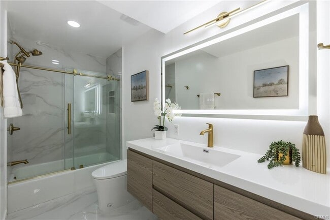 Building Photo - 1007 S Catalina Ave