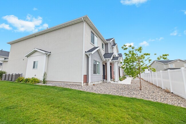 Building Photo - Harvest Cove Townhomes