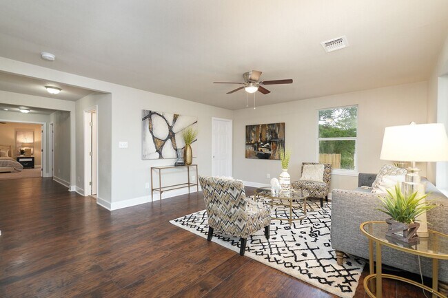 Building Photo - 3 bedroom 2 bath less than a mile from Fort Sam AFB!