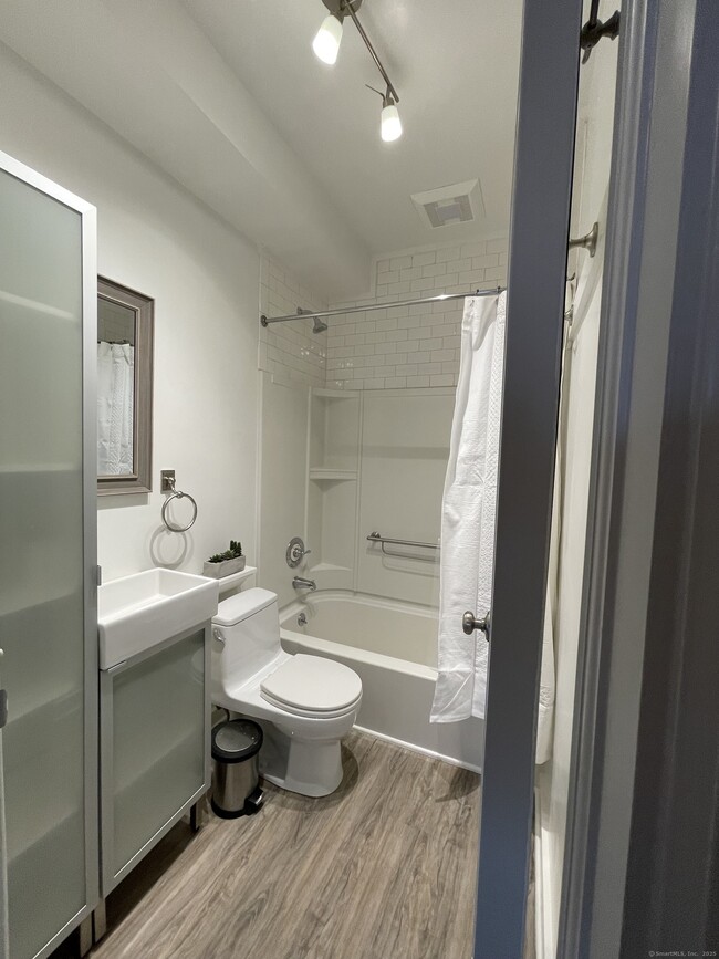 Building Photo - 134-138 Washington Ave