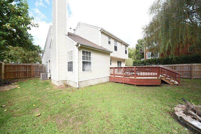 Building Photo - 1549 River Creek Crescent
