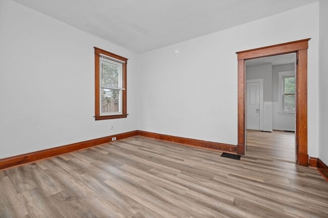 Building Photo - CHEVIOT- Charming 3 bedroom 1.5 bath