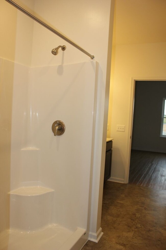 Building Photo - 2 Bed 2 Bath Condo’s for Rent