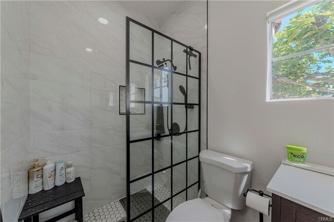 Primary Photo - 410 W 220th St