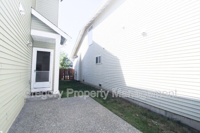 Building Photo - 2331 87th Dr NE