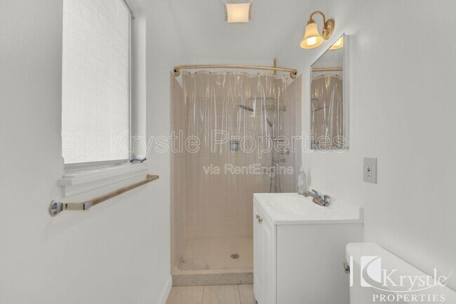 Building Photo - 1512 Sereno Dr