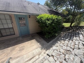 Building Photo - 11101 Oak Branch Dr