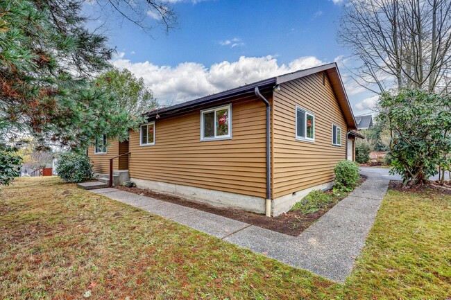 Building Photo - Newly remodeled Rambler Bainbridge Island