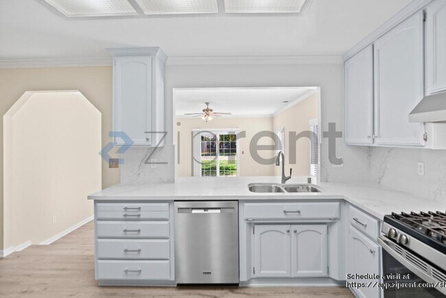 Building Photo - 8370 Parish Way