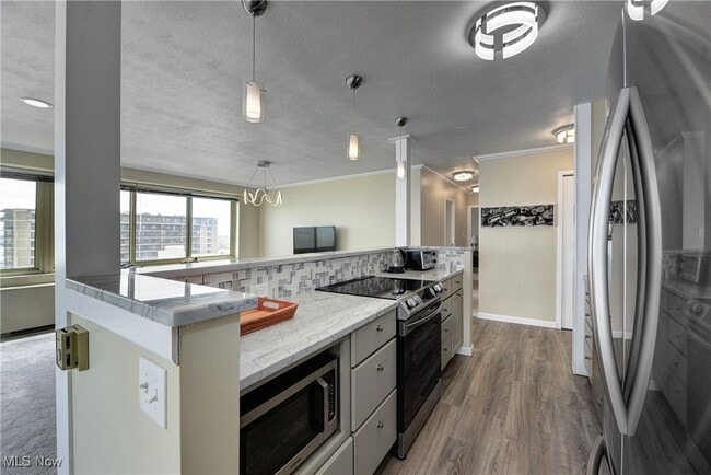 Building Photo - 12520 Edgewater Dr