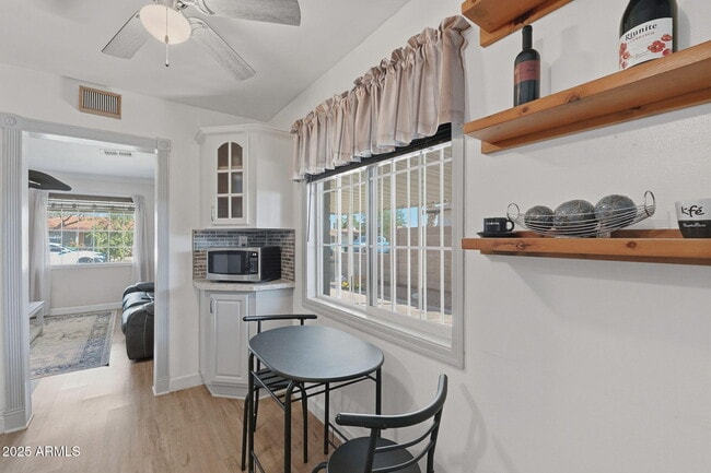 Building Photo - 3640 N 21st Ave