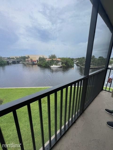 Building Photo - 2 br, 2 bath Condo - 7 Royal Palm Way Unit...