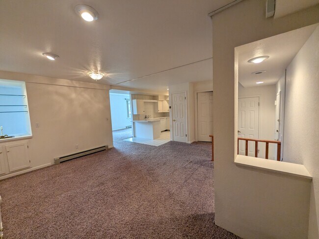 Building Photo - 1000 Fountain Terrace Dr