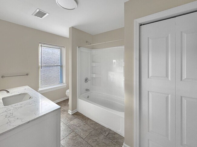 Building Photo - 414 W Fourth Street