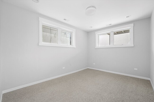 Building Photo - 2533 W Congress Pkwy