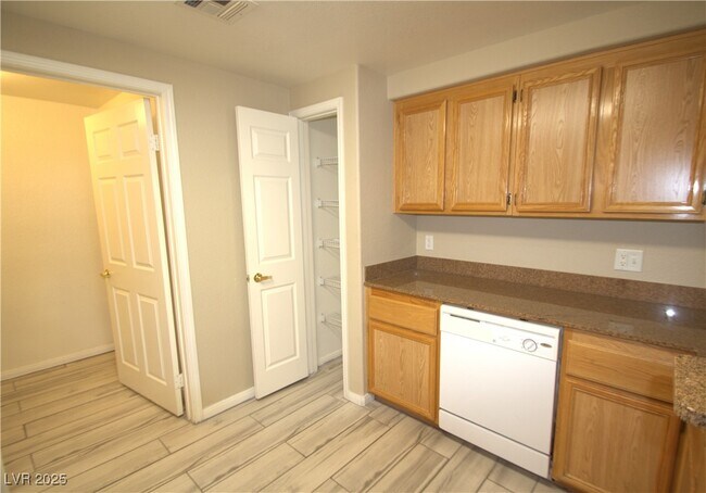 Building Photo - 10550 W Alexander Rd