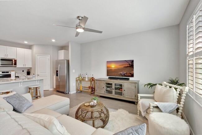 Building Photo - 345 SE Sea Hunt Way