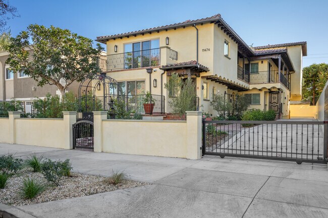 Primary Photo - 11474 Moorpark St