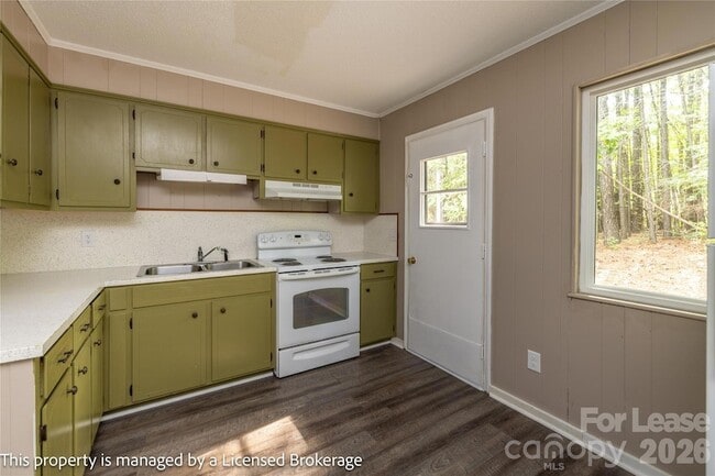 Building Photo - 145 Brentwood Dr