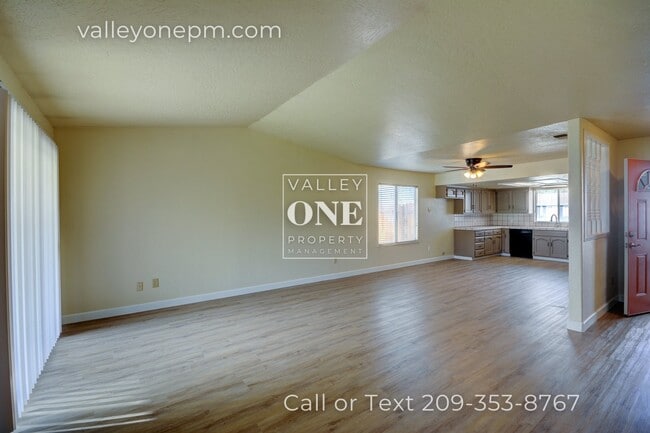 Building Photo - 2232 Ridgeway Dr