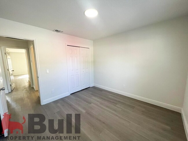 Building Photo - 34 Sandalwood Ct