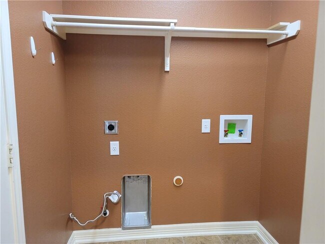 Building Photo - 1901 Woodhaven Ct